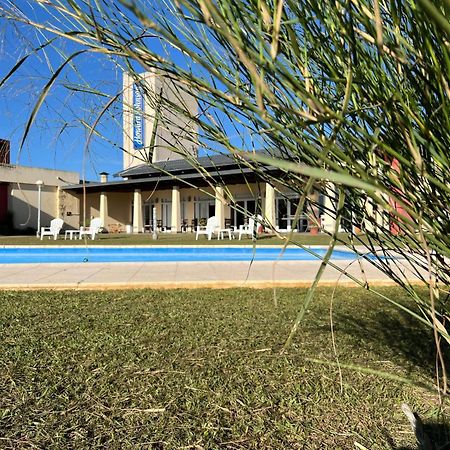 Howard Johnson Inn Росарио-де-ла-Фронтера Экстерьер фото