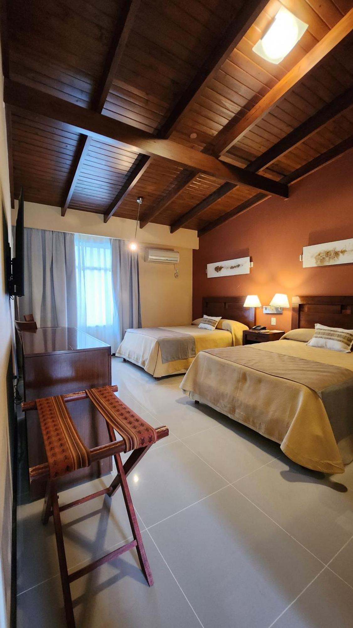Howard Johnson Inn Росарио-де-ла-Фронтера Экстерьер фото