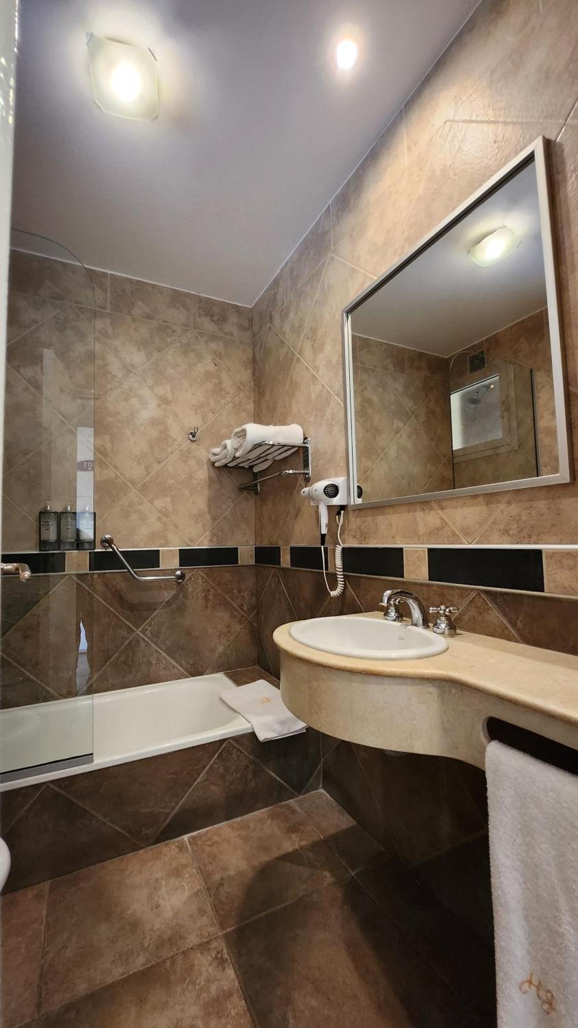 Howard Johnson Inn Росарио-де-ла-Фронтера Экстерьер фото