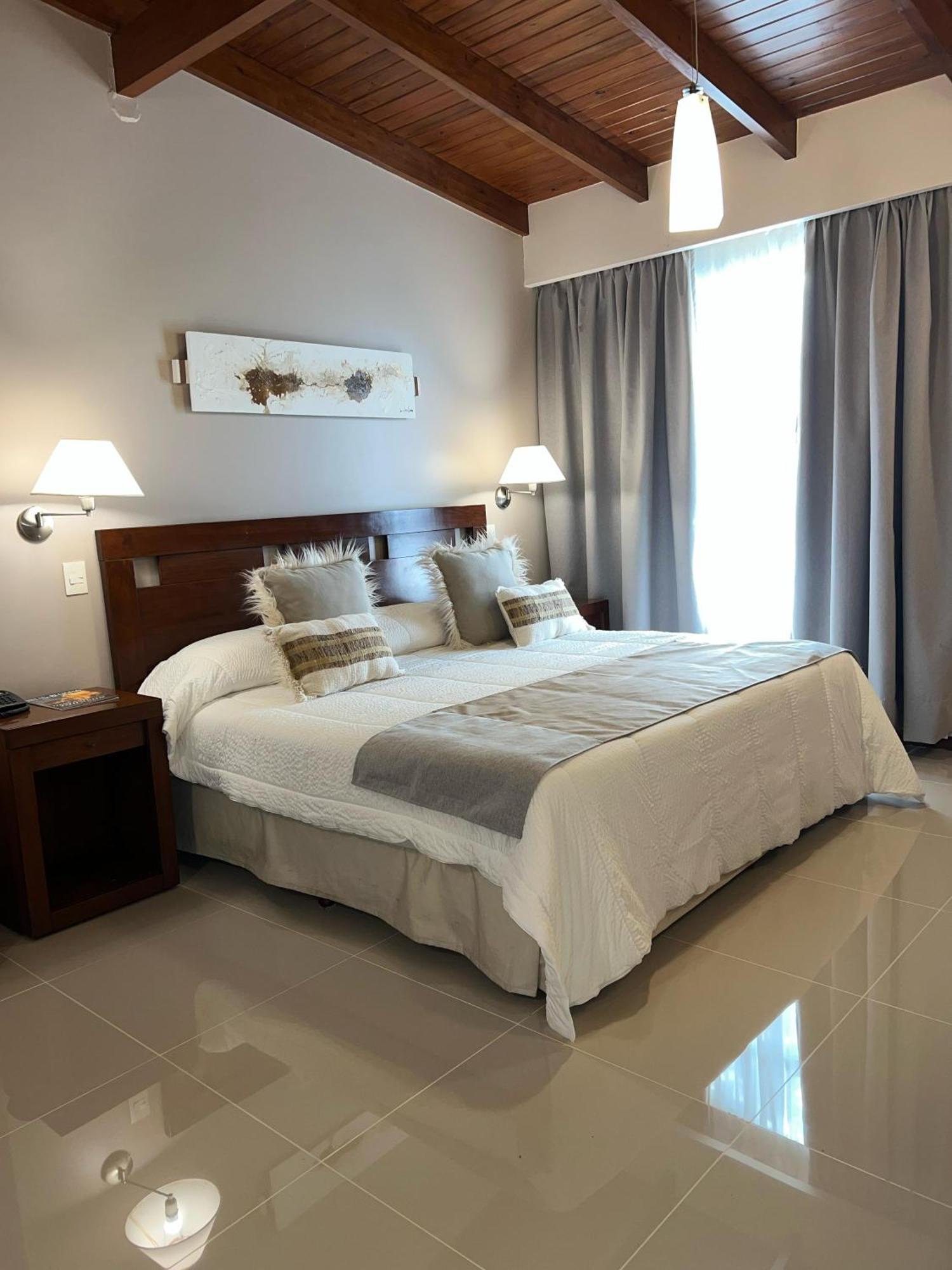Howard Johnson Inn Росарио-де-ла-Фронтера Экстерьер фото