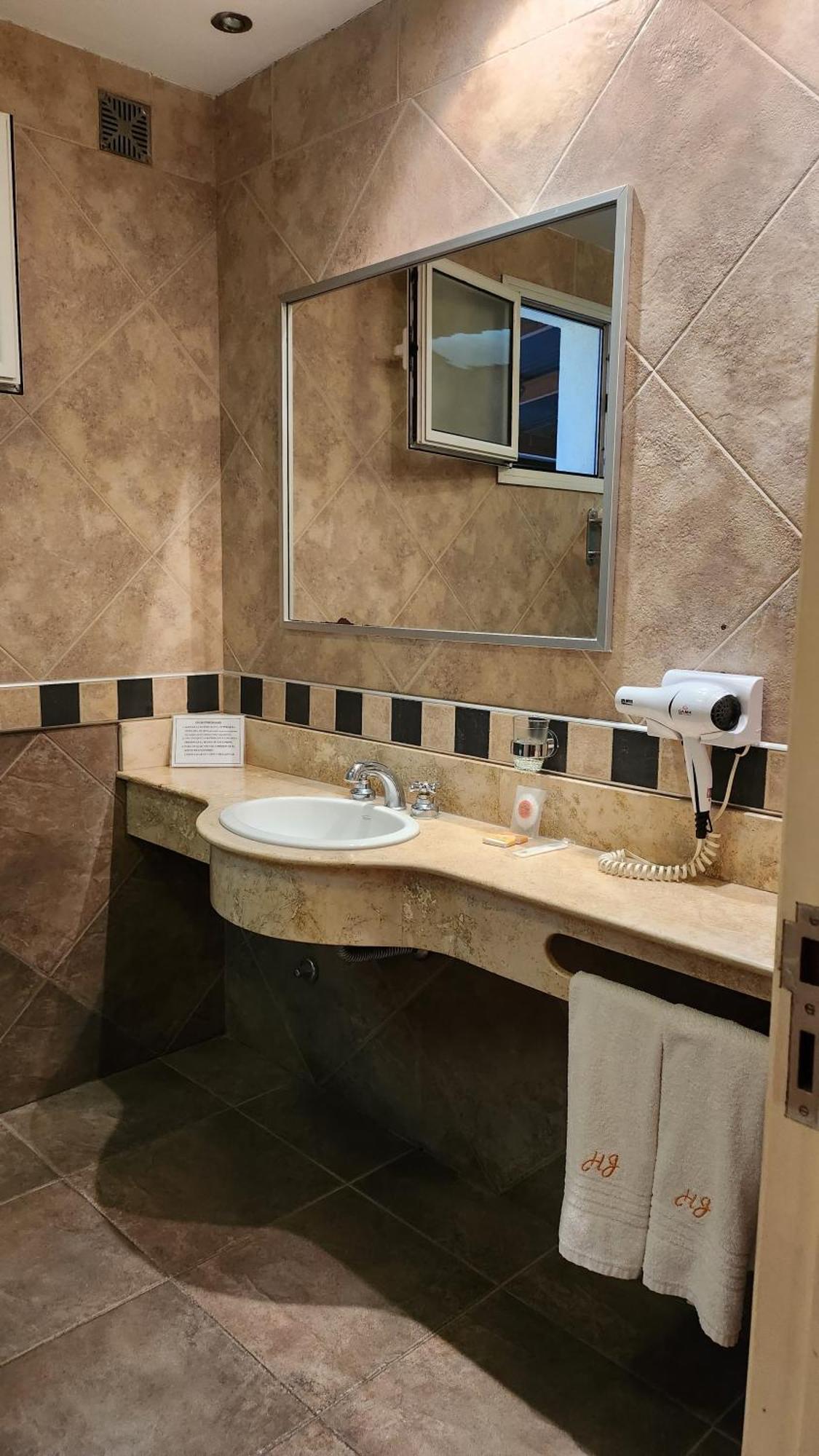 Howard Johnson Inn Росарио-де-ла-Фронтера Экстерьер фото