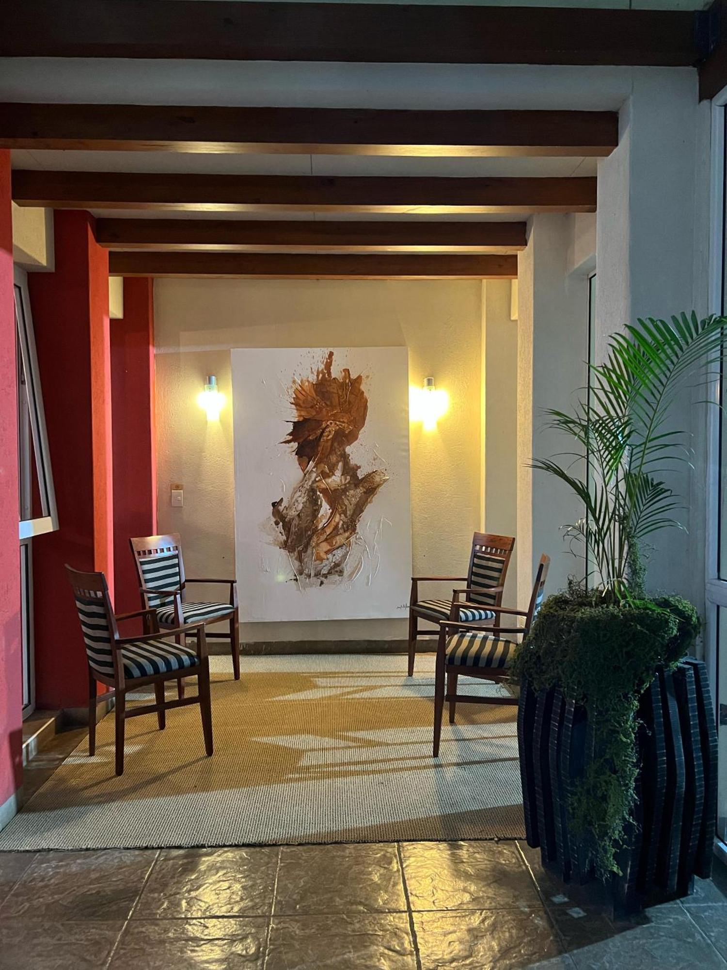 Howard Johnson Inn Росарио-де-ла-Фронтера Экстерьер фото