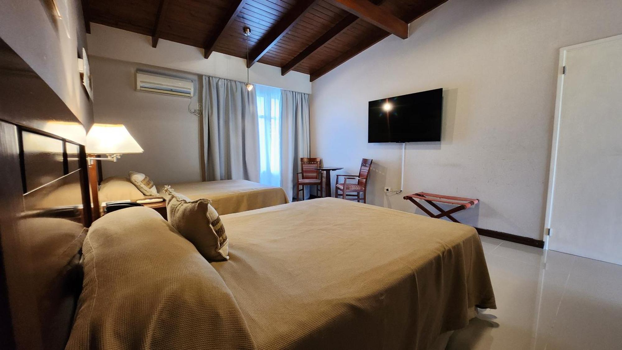 Howard Johnson Inn Росарио-де-ла-Фронтера Экстерьер фото