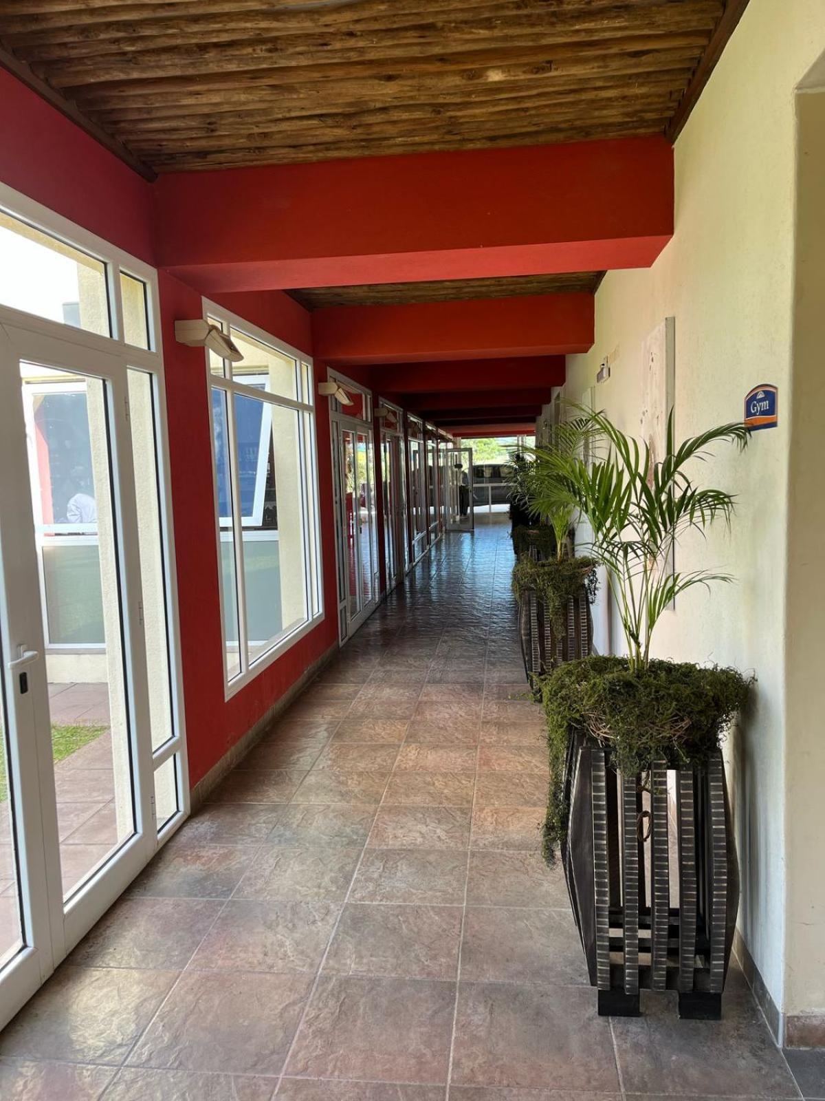 Howard Johnson Inn Росарио-де-ла-Фронтера Экстерьер фото
