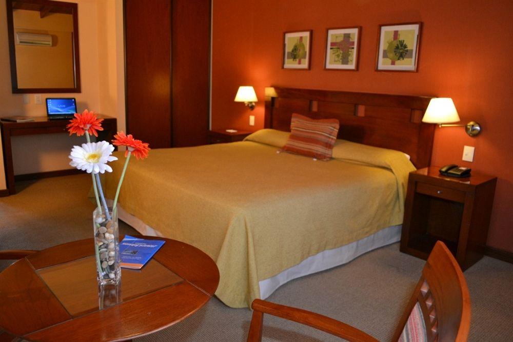 Howard Johnson Inn Росарио-де-ла-Фронтера Экстерьер фото